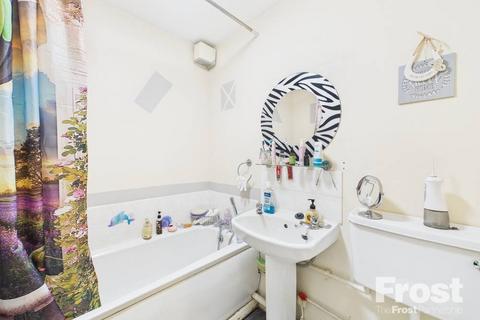 253 Redford Close, Feltham, TW13 4TG
