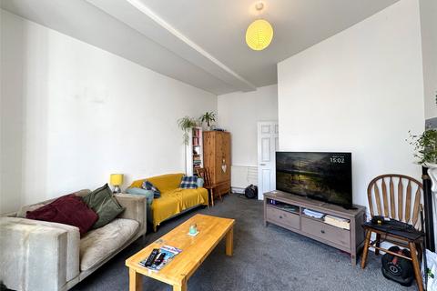 3 bedroom flat to rent, High Street, Dorking, Surrey, RH4