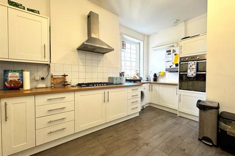 3 bedroom flat to rent, High Street, Dorking, Surrey, RH4