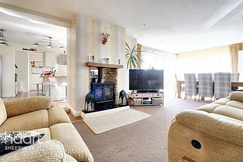 5 Cliff Drive, Warden, Sheerness, ME12 4PJ