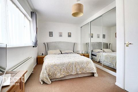 5 Cliff Drive, Warden, Sheerness, ME12 4PJ