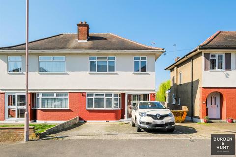 5 Highfield Close, Romford, RM5 3RX