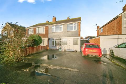 26 Chaucer Close, Jaywick, Clacton-on-sea, CO15 2PZ