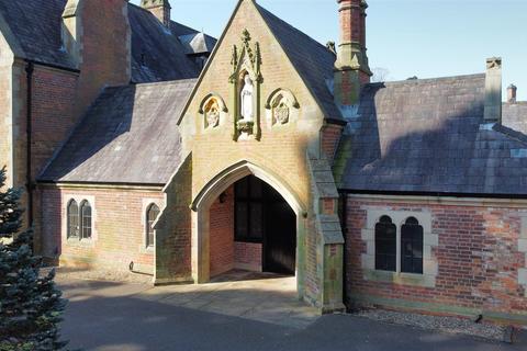 5 bedroom townhouse for sale, St. Clare's Court, Darlington