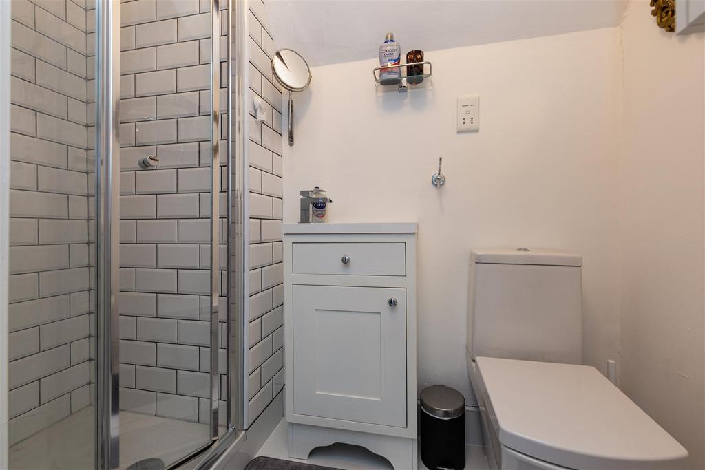 Shower room second floor
