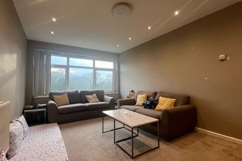2 bedroom terraced house to rent, Farm Road, Hounslow, Greater London, TW4
