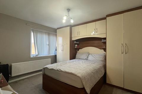 2 bedroom terraced house to rent, Farm Road, Hounslow, Greater London, TW4