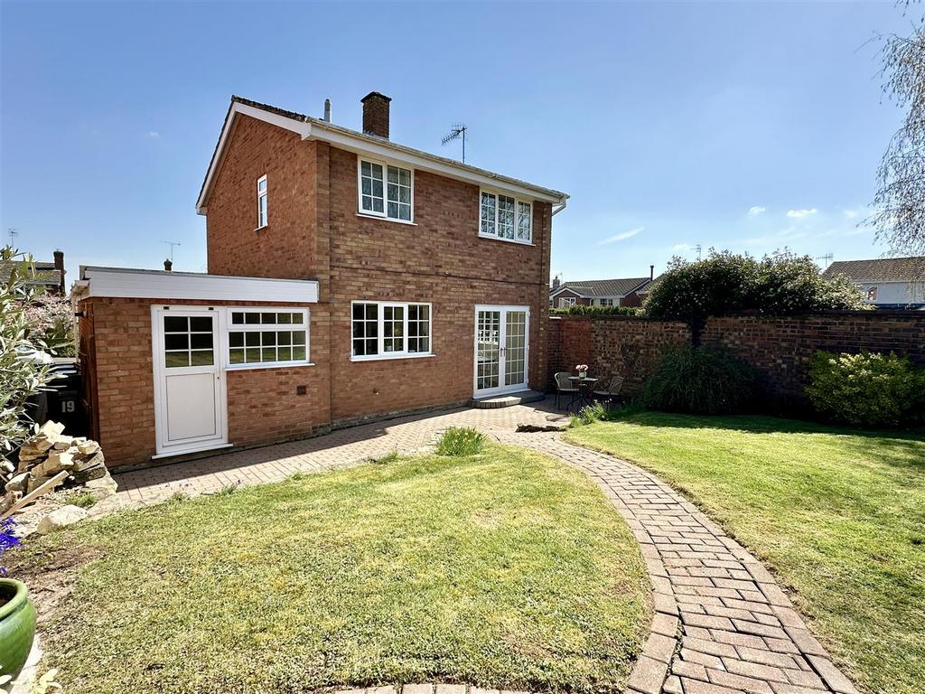Garden to house