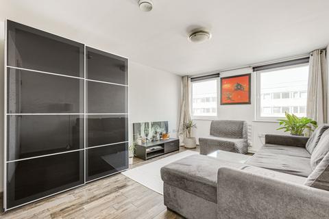1 bedroom flat for sale, Mallard House, Station Court, London