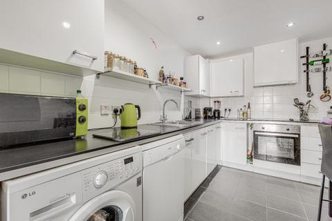 1 bedroom flat for sale, Mallard House, Station Court, London