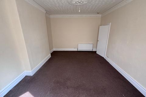 2 bedroom flat to rent, Hugh Gardens, Newcastle upon Tyne NE4