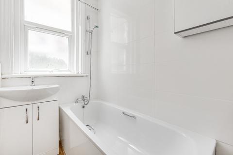 2 bedroom flat to rent, Theatre Street, London