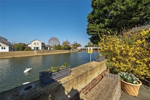63 Summer Road, East Molesey, KT8 9LX