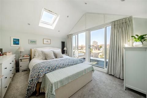 63 Summer Road, East Molesey, KT8 9LX