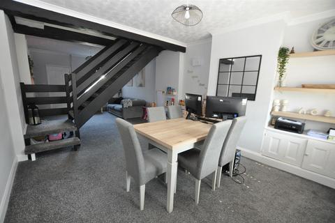 24 Woods Lane, Burton-on-trent, DE15 9EE