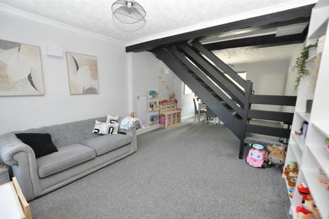 24 Woods Lane, Burton-on-trent, DE15 9EE