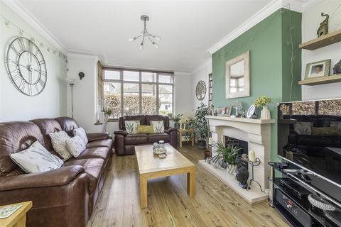 10 Hillcrest Road, Whyteleafe, CR3 0DG