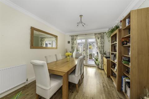 10 Hillcrest Road, Whyteleafe, CR3 0DG