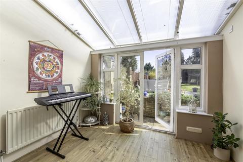 10 Hillcrest Road, Whyteleafe, CR3 0DG