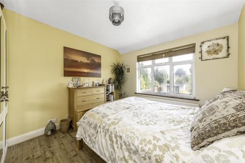 10 Hillcrest Road, Whyteleafe, CR3 0DG