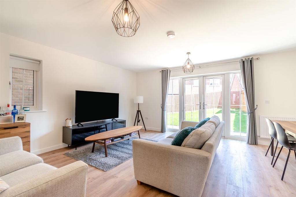Lounge/Dining Room