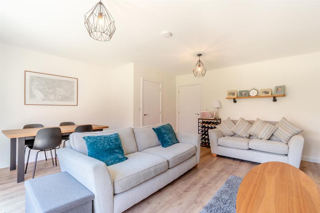 Lounge/Dining Room