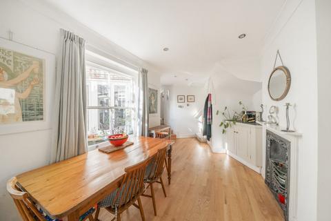 62 Walcot Square, London, SE11 4TZ
