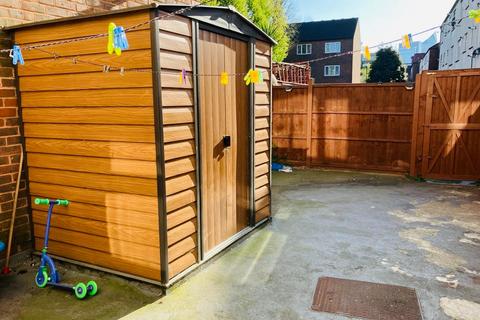 4 bedroom terraced house for sale, Vallance Road, London E1