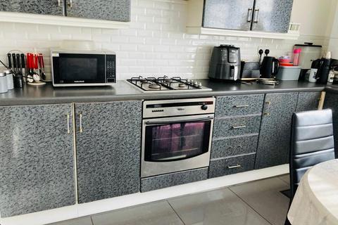 4 bedroom terraced house for sale, Vallance Road, London E1