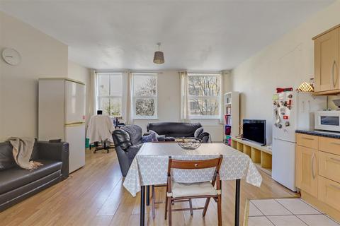 2 bedroom flat to rent, Yukon Road, South Clapham, London, SW12