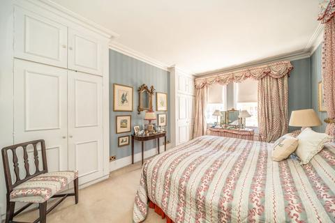 3 bedroom flat for sale, Cheyne Court, London SW3
