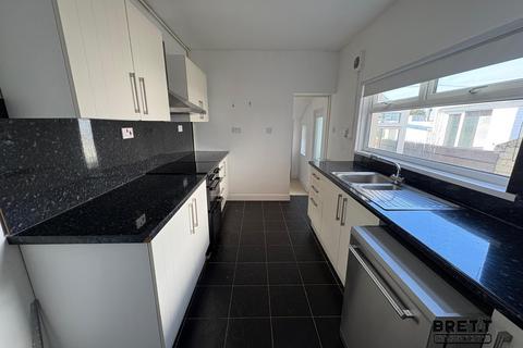 2 bedroom terraced house to rent, 22 Starbuck Road, Milford Haven, Pembrokeshire. SA73 2BA