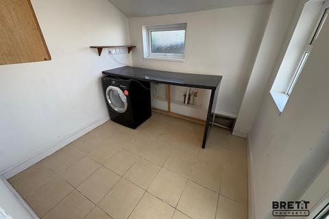 2 bedroom terraced house to rent, 22 Starbuck Road, Milford Haven, Pembrokeshire. SA73 2BA