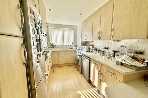 3 bedroom apartment for sale, Manor Road, East Cliff, Bournemouth, BH1
