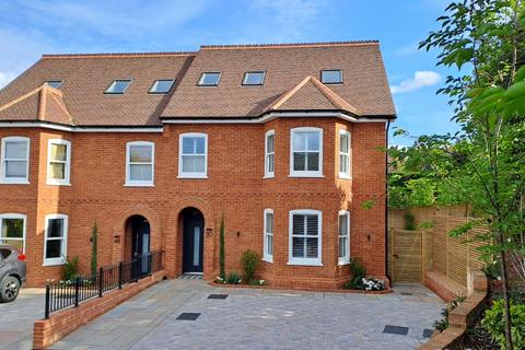 4 bedroom semi-detached house for sale, Cockshot Road, Reigate, Surrey, RH2