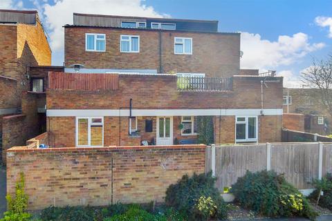 4 Brundish, Basildon, SS13 3ET