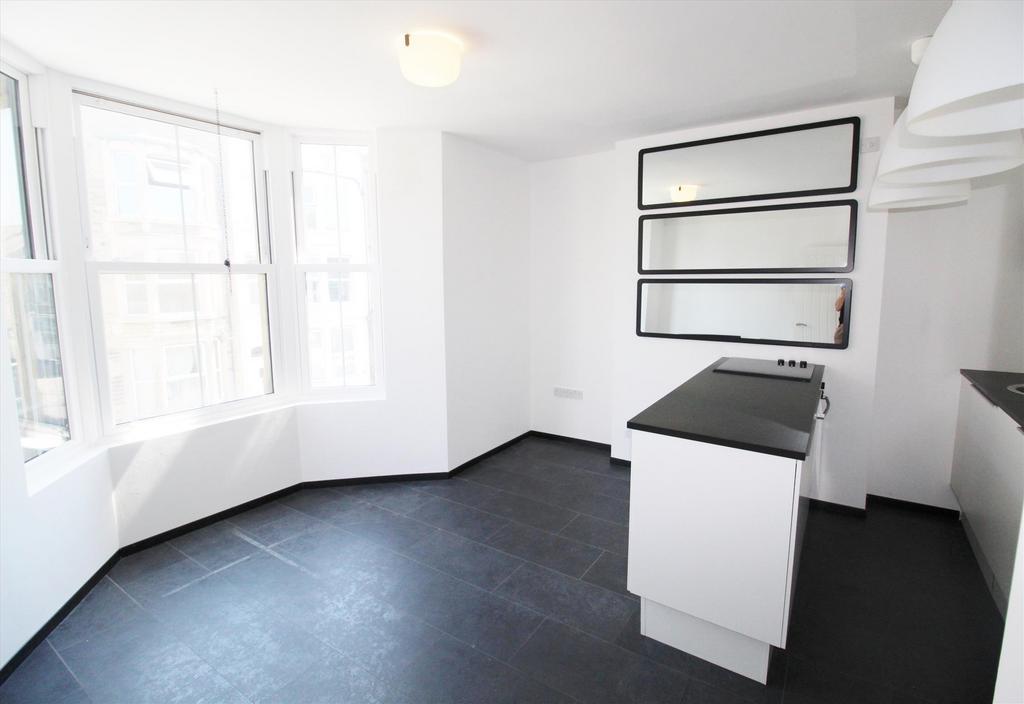 Lounge Kitchen