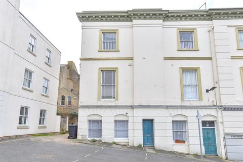 2 bedroom ground floor flat for sale, Lind Hill, Ryde PO33