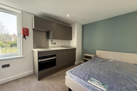 Studio to rent, Lower Bristol Road, Bath BA2