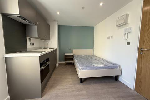 Studio to rent, Lower Bristol Road, Bath BA2