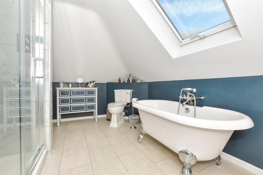 En-Suite Bathroom