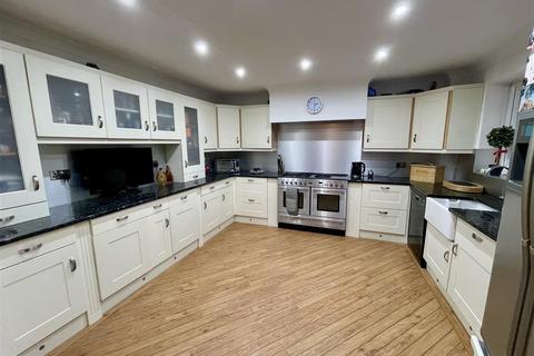 4 bedroom detached house for sale, Dean Close, Shildon