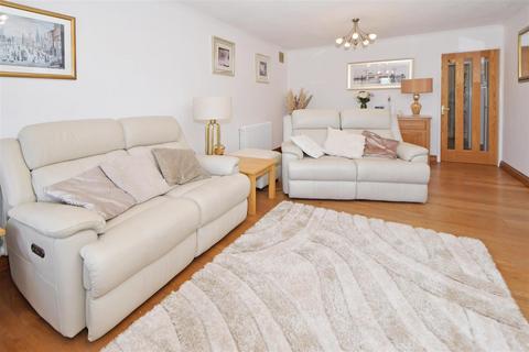 17 Bala Grove, Cheadle, Stoke-on-trent, ST10 1SY