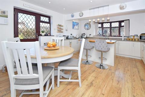 17 Bala Grove, Cheadle, Stoke-on-trent, ST10 1SY
