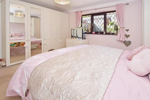 17 Bala Grove, Cheadle, Stoke-on-trent, ST10 1SY