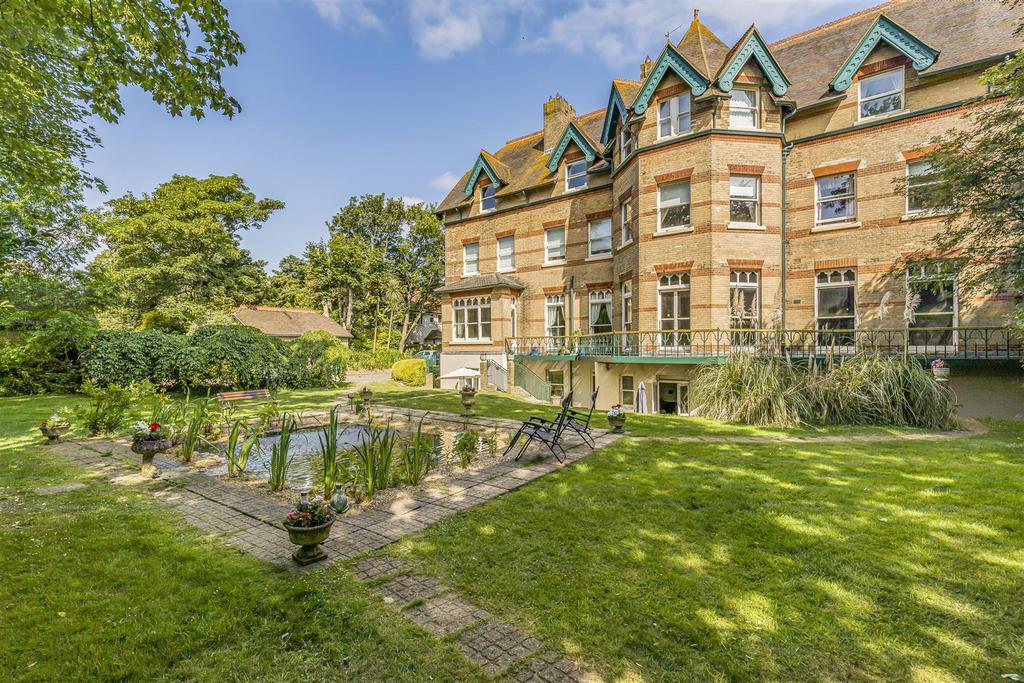 Flat 2 Earls Court, 9 Gervis Road, Bournemouth-Por