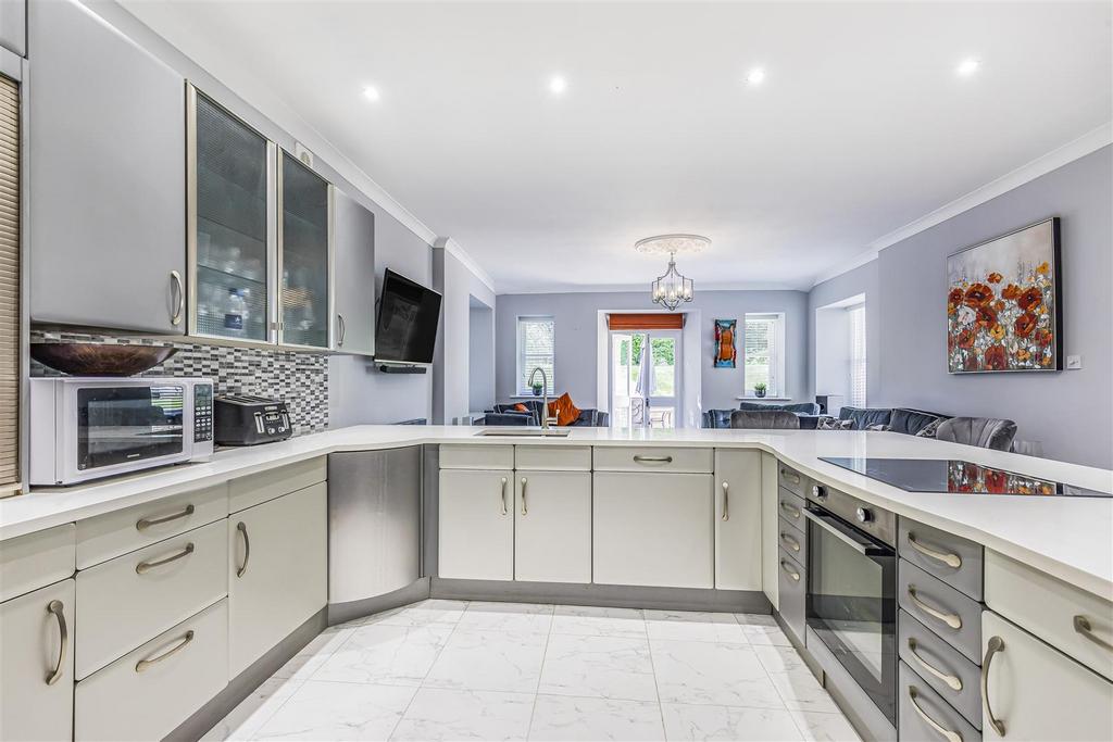 Flat 2 Earls Court, 9 Gervis Road, Bournemouth-Por