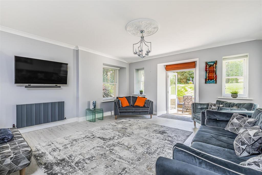 Flat 2 Earls Court, 9 Gervis Road, Bournemouth-Por