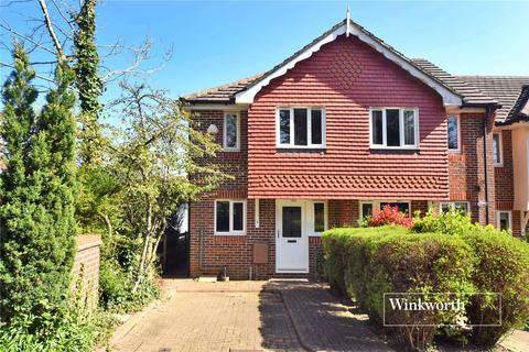 4 The Retreat, Worcester Park, KT4 8SU