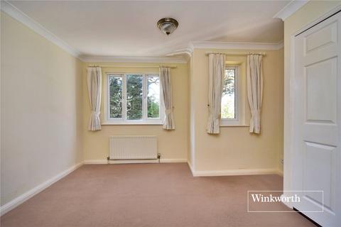 4 The Retreat, Worcester Park, KT4 8SU